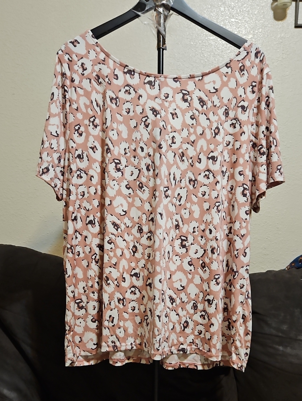 Sew In Love Blush Pink Leopard Short Sleeve Tee